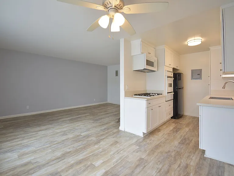 10920 National Blvd — Photo 17
