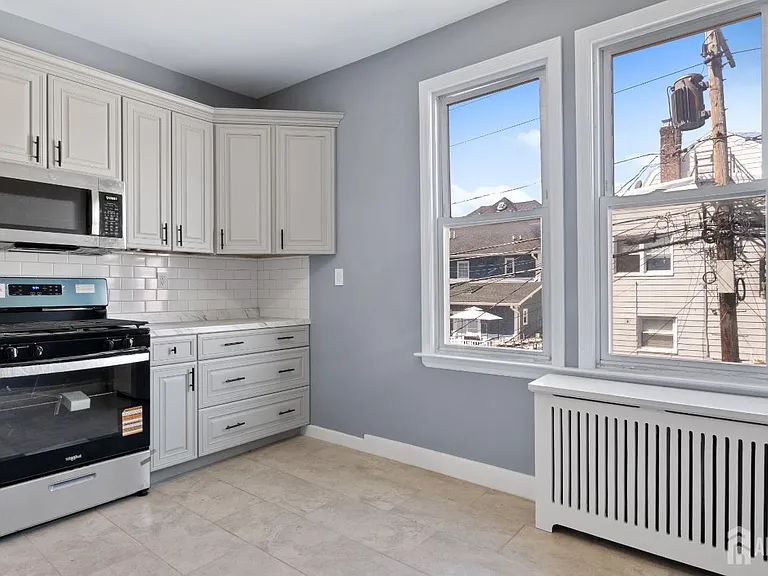19 Newfield St — Photo 3