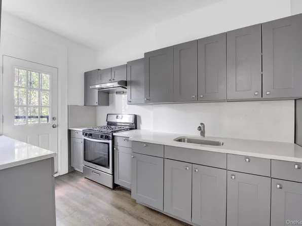7111 68th St, Ridgewood, NY 11385