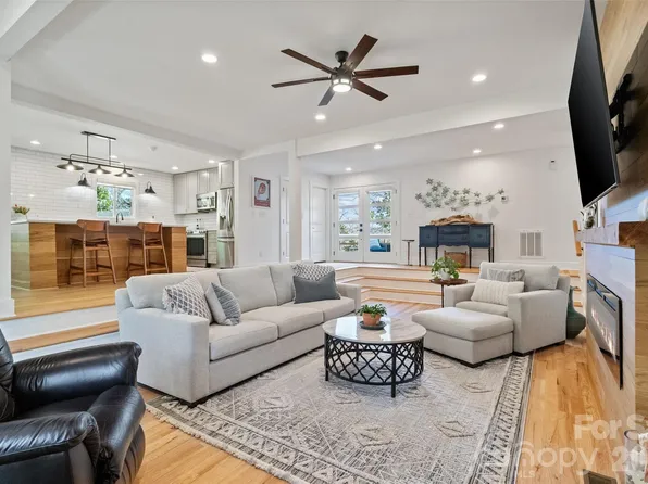 16137 Tana Tea Cir, Tega Cay, SC 29708