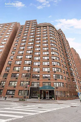 Sold by Sotheby's International Realty | media 10