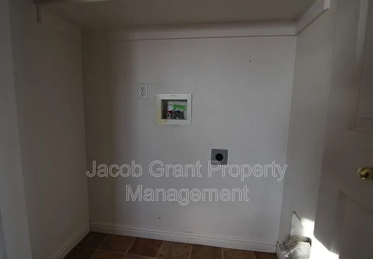 980 Eve Dr #1 — Photo 14
