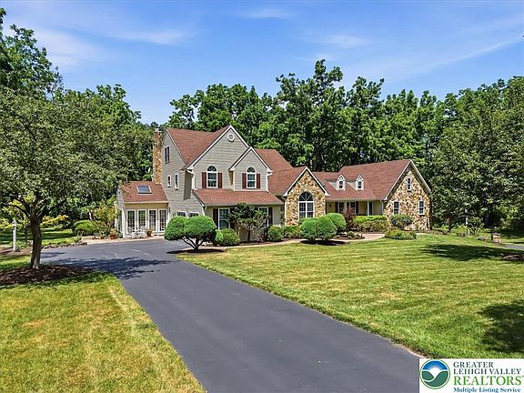 3rd image of 6470 Fawn Ln