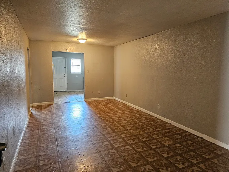 8122 Autumn Ln #B — Photo 2