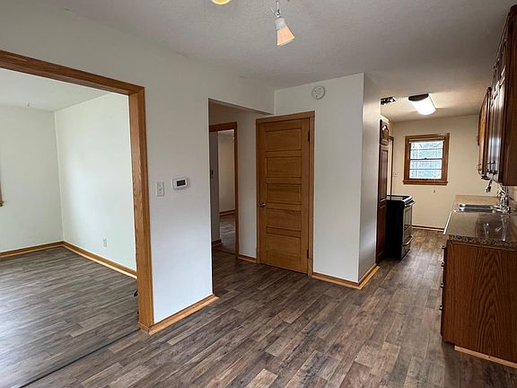 4th image of 110 14th Ave NE