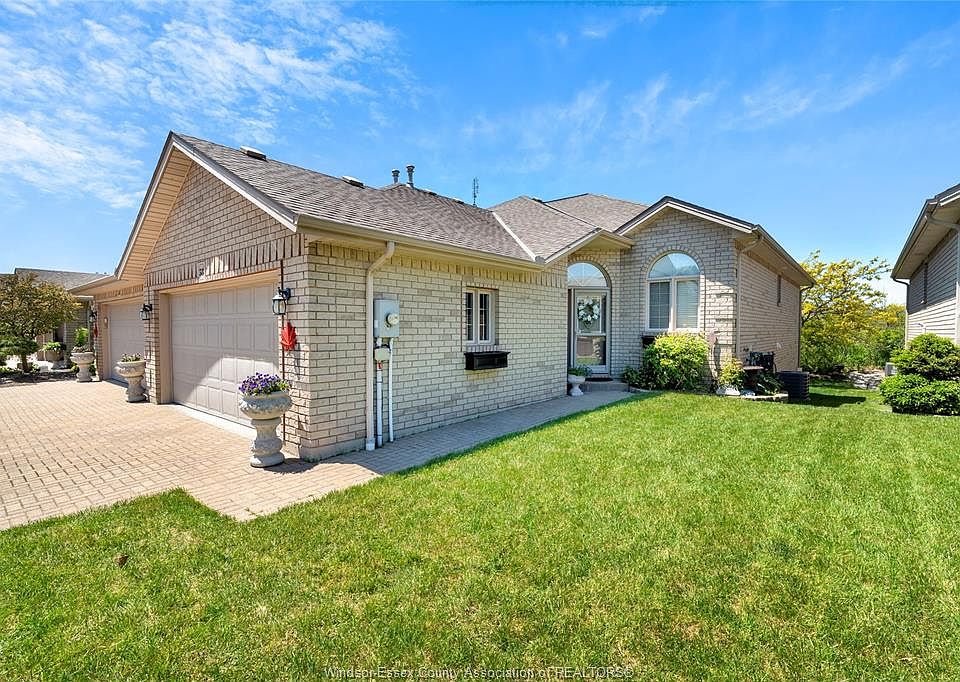 1st image of 58 Queens Hill Cres
