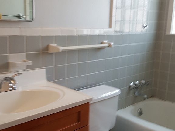 3rd image of 207 Oakdale St