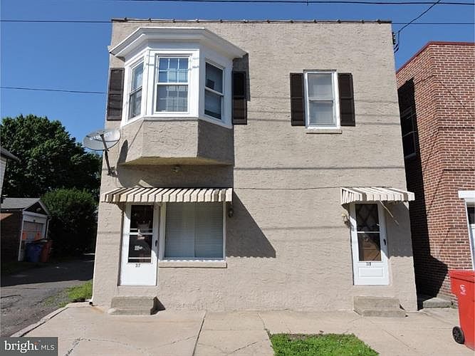 1st image of 319 Oak St