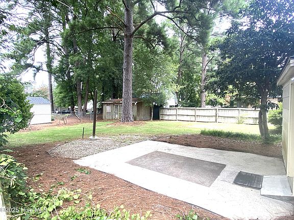 3rd image of 104 Nichols Dr