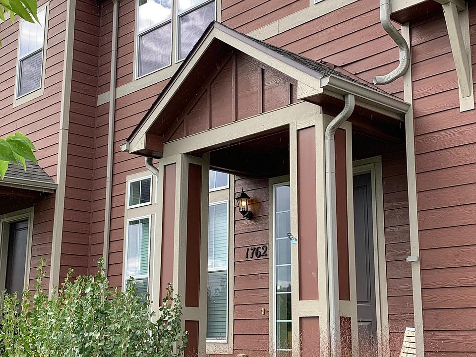 Small covered front porch at 1762 Cherokee Mountain Place