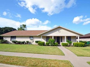 404 Bramble Bush Ln, Victoria, TX 77904