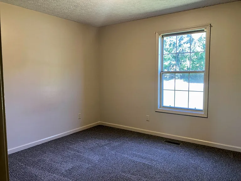 5869 Julien Rd — Photo 6