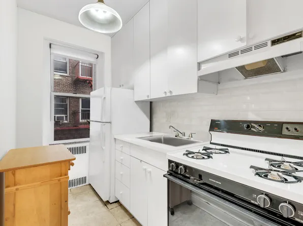 76-15 35th Avenue image 4 of 9