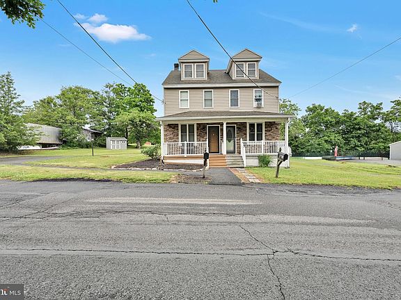 3rd image of 17 SW Lawn Rd