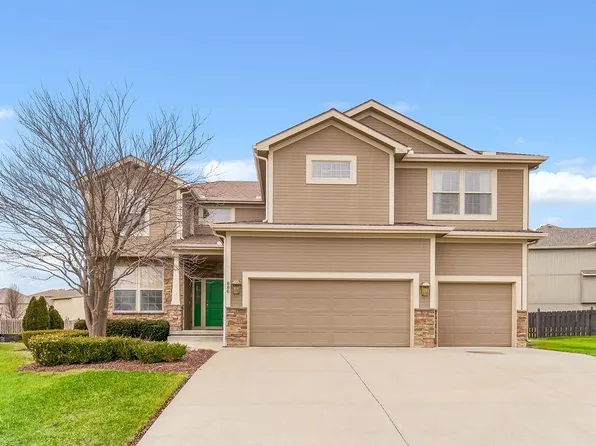 886 Clearview Dr, Lansing, KS 66043