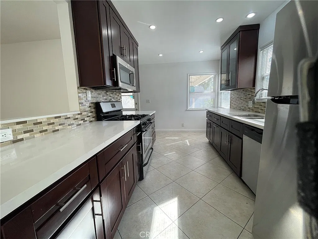 4 bed, 1850 sqft, $5,750 — Photo 4
