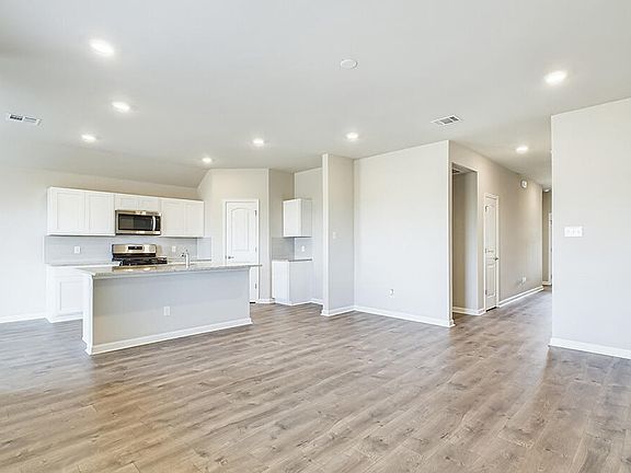 3rd image of 149 Colett Dr