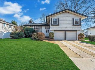 22 Fortune Ln, Jericho, NY 11753