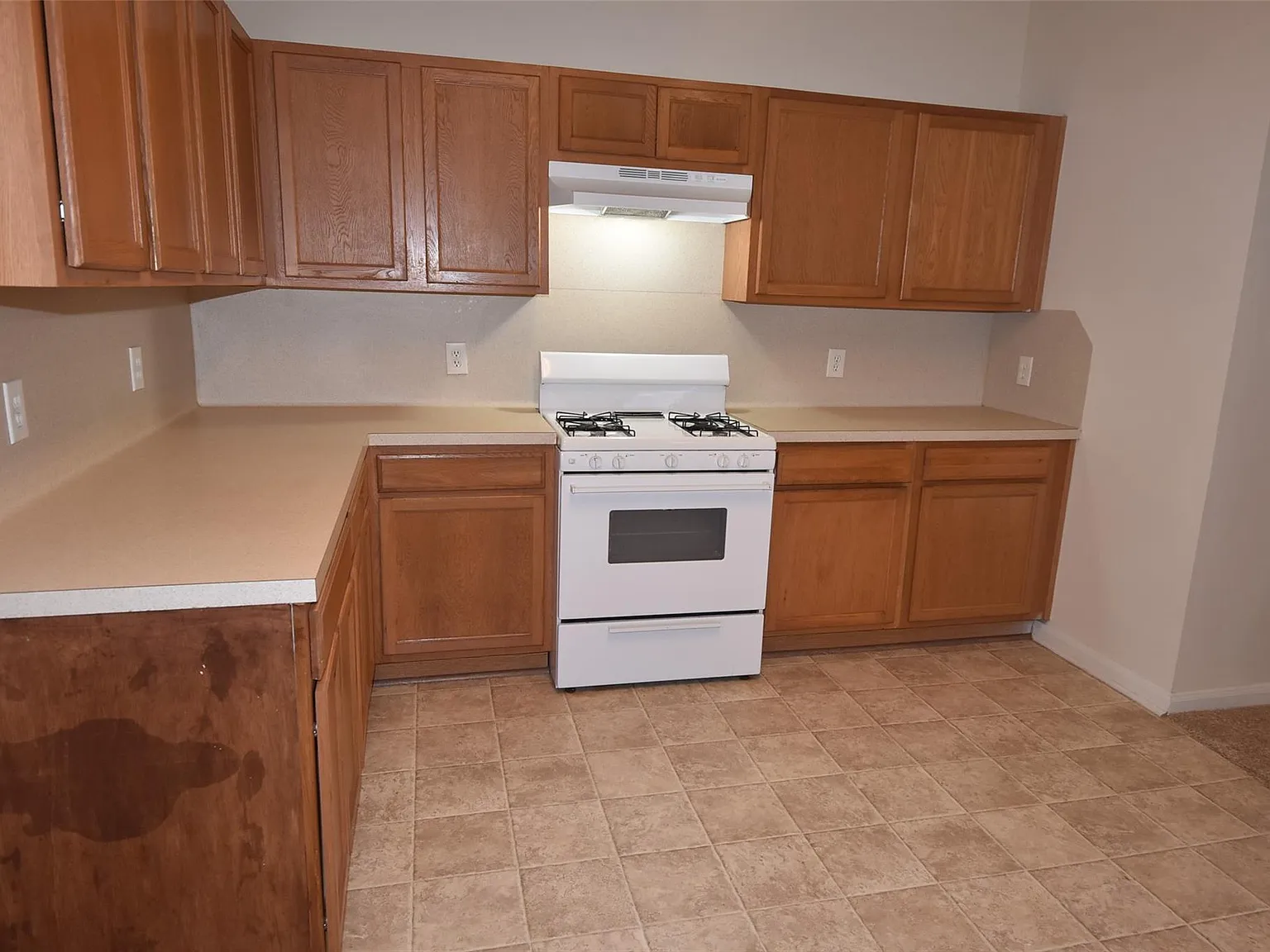 3 bed, 2.5 bath, 2098 sqft, $1,900 — Photo 3