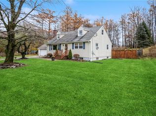 18 Nied Dr, Pleasant Valley, NY 12569