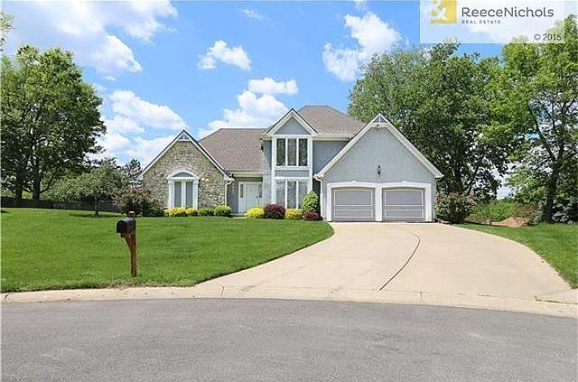 CURB APPEAL IN THIS BEAUTIFUL 1.5 STORY HOME LOCATED IN CUL-DE-SAC