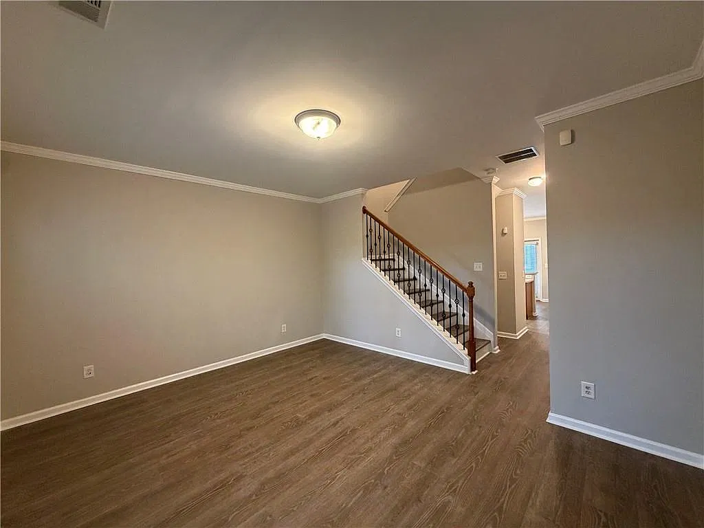 3 bed, 3.5 bath, 1326 sqft, $2,350 — Photo 3