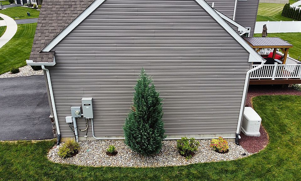 2nd image of 1046 Lisa Ln
