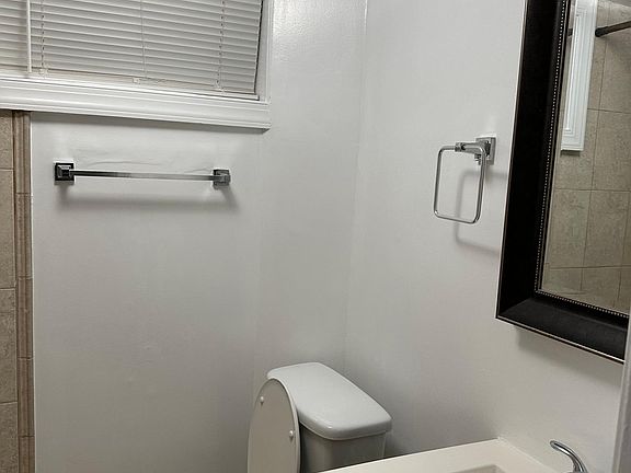 bathroom w/shower