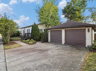 27 Elizabeth Lake Rd, Pontiac, MI 48341