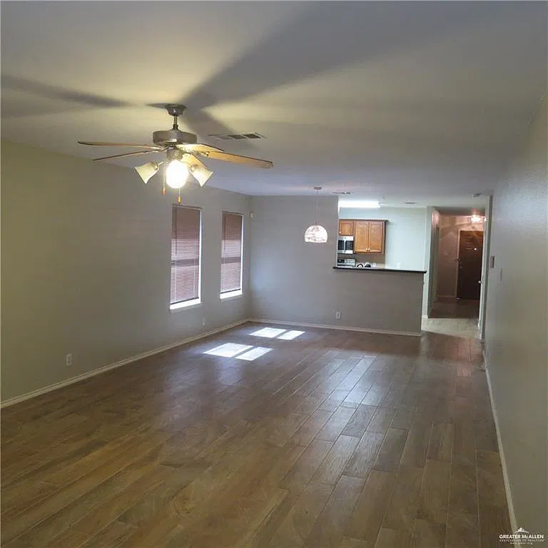 3 bed, 2.0 bath, 1848 sqft, $1,900 — Photo 3