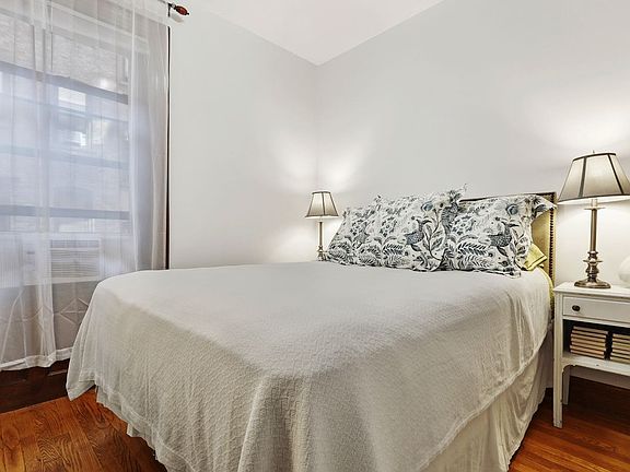 4th image of 523 W 121st St #32