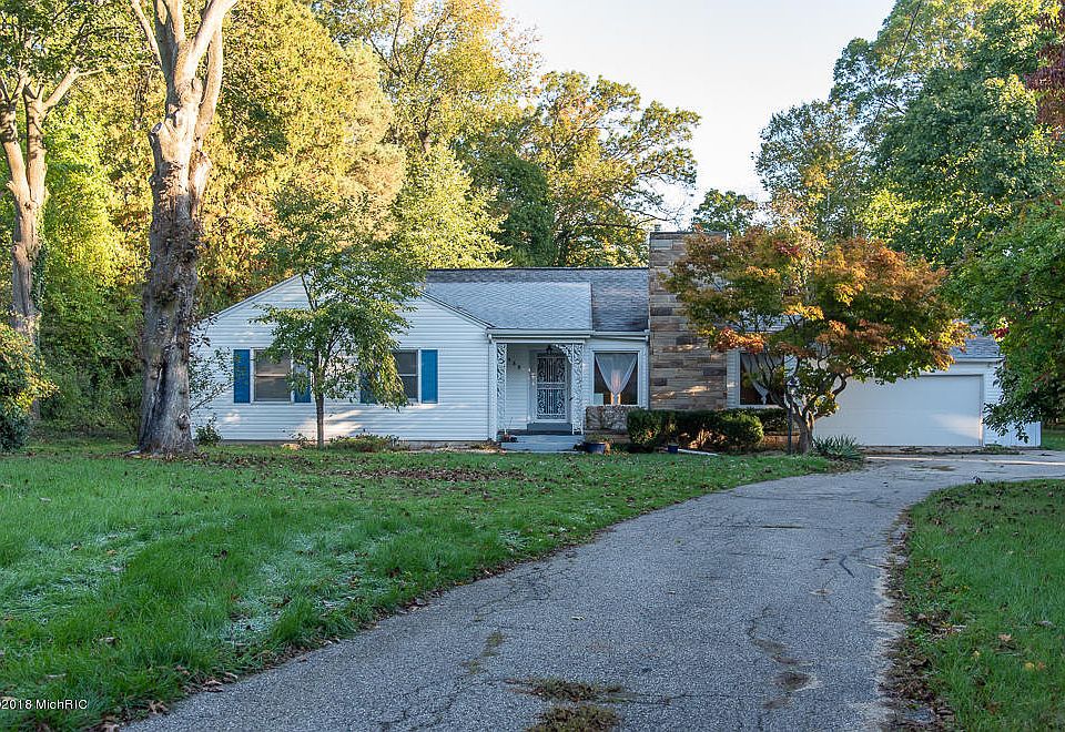 1st image of 132 W Hamilton Ln