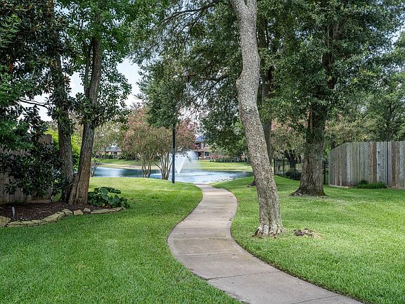 3rd image of 15823 Lake Loop Dr