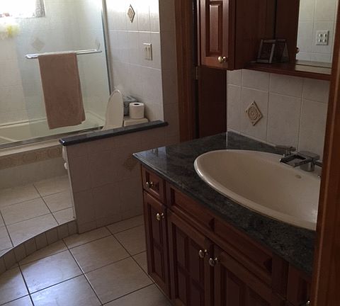 3rd image of 253 Warwick Ave