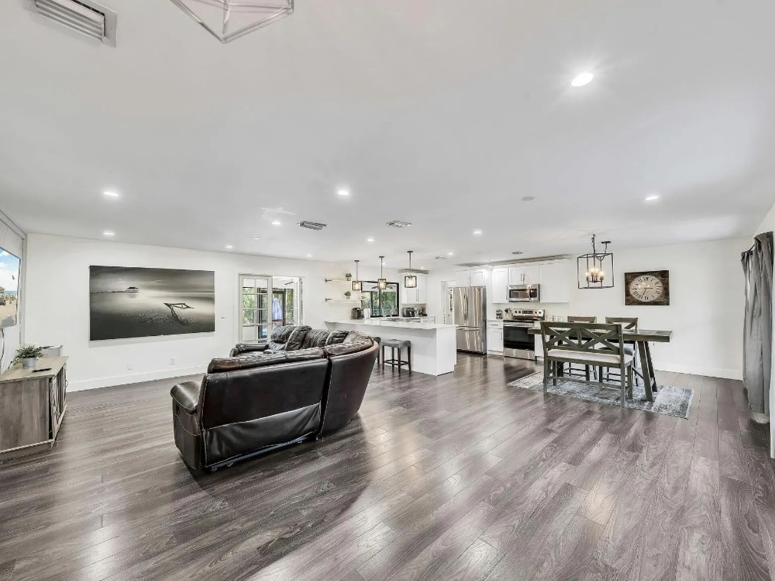 5 bed, 3.0 bath, 2098 sqft, $5,500 — Photo 1