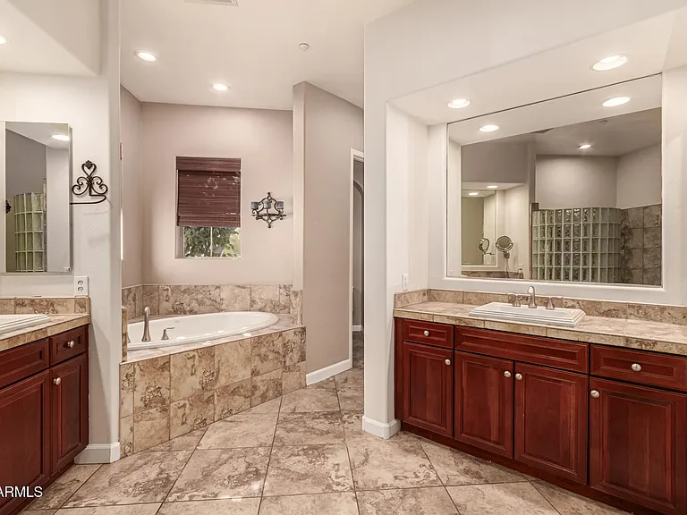 9246 W Molly Ln — Photo 29