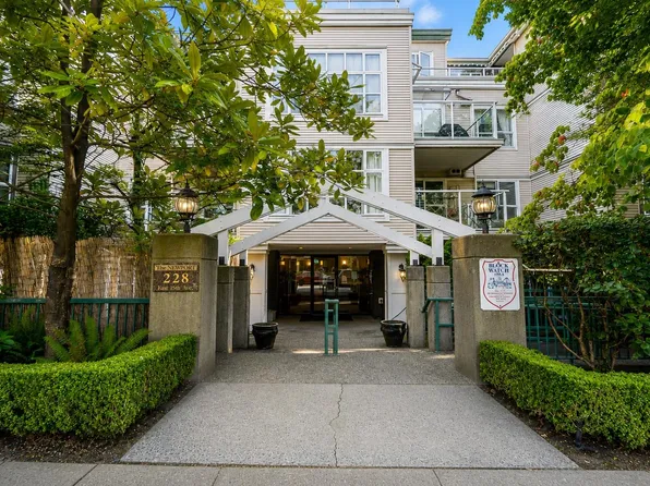 228 E 18th Ave #402, Vancouver, BC V5V 1E6