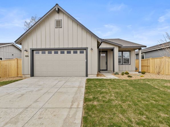 2896 NE Pinnacle Pl, Bend, OR 97701