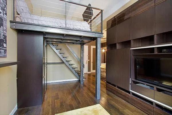 Rented by Qwest Residential Downtown LLC | media 4