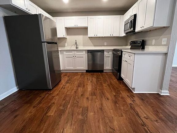 3rd image of 2124 NW 55th Blvd Unit A2