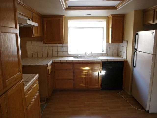 2nd image of 607 W Gingko Ct
