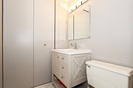 3rd image of 4850 S Lake Park Ave APT 1002