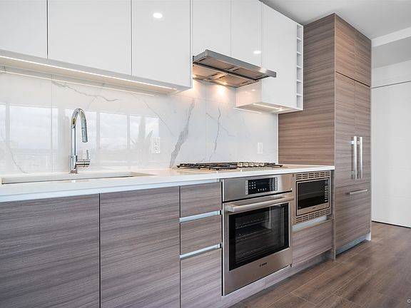 3rd image of 823 Carnarvon St #3103
