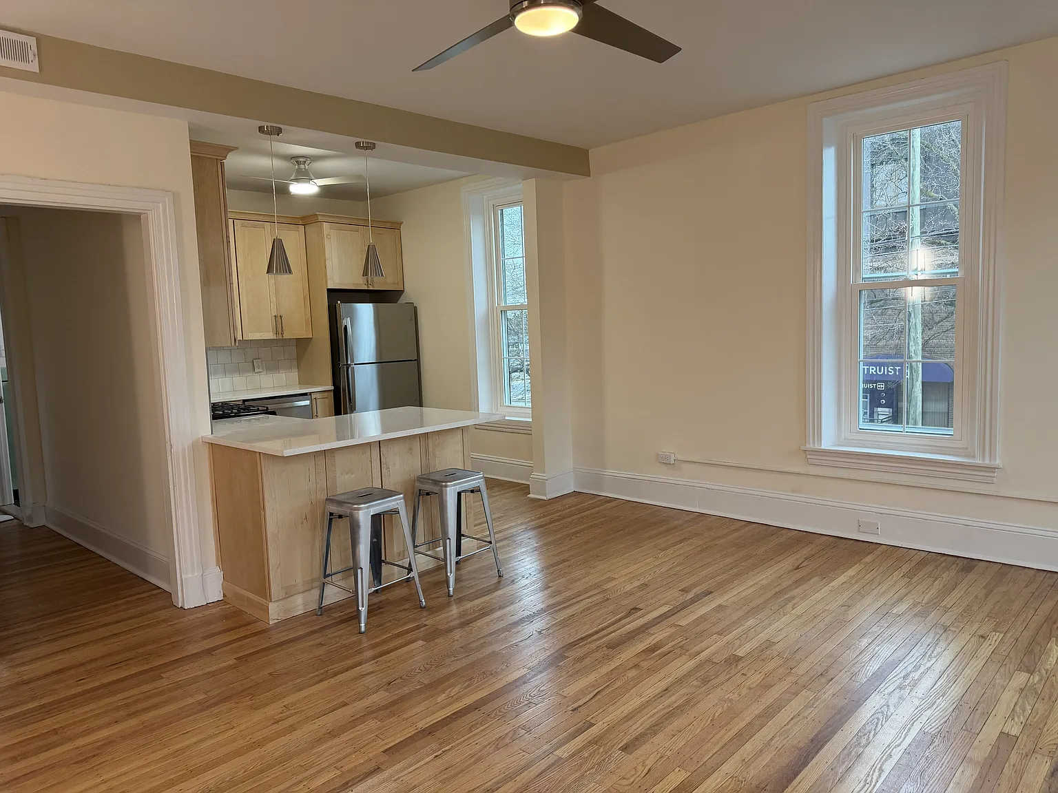 2 bed, 1100 sqft, $2,400 — Photo 1