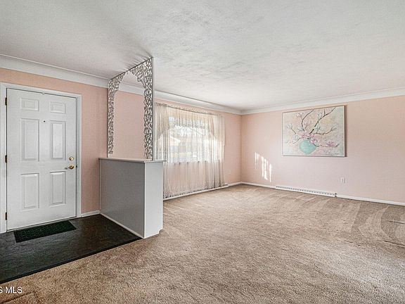 3rd image of 3155 Eastmoreland Dr