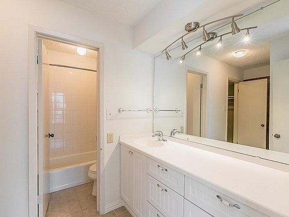 5th image of 1470 Creekview Ct