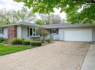1015 Ridgewood Blvd, Waverly, IA 50677