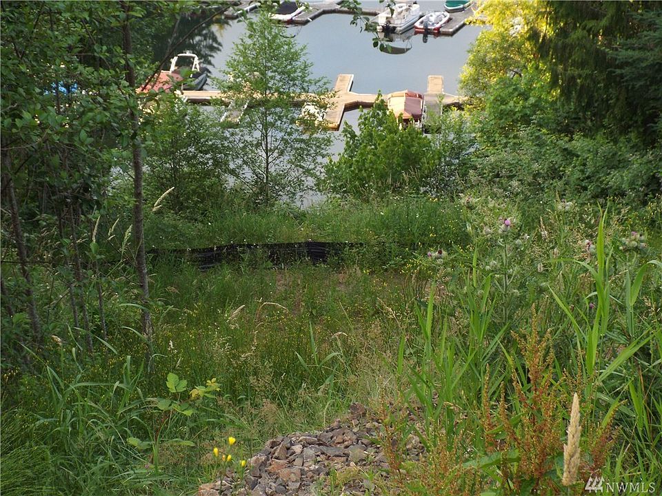 2nd image of 190 Lakeside Dr