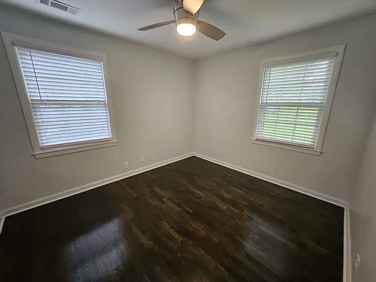 214 Ridgeway Dr — Photo 2