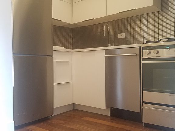 5th image of 200 E 30th St APT 7e